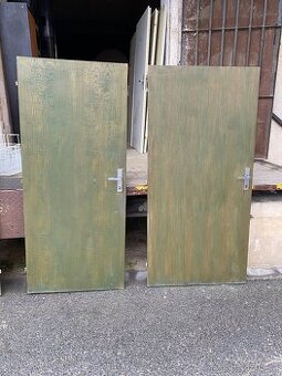 Dveře dřevěné, zelené ,více kusů včetně klik, 90,80, 60
