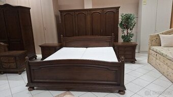 Dřevěná loznice v masivu