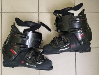 Sjezdové boty nadměrná vel. 57, běžky, hůlky a oblečení