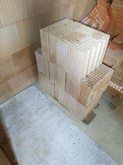 Přebytky cihel HELUZ ze stavby RD