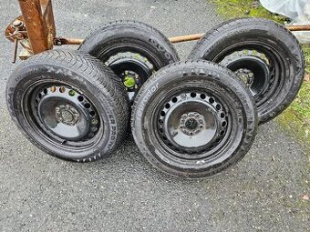 Zimni pneu 215/60 R16 s diskem rozteč 5x108
