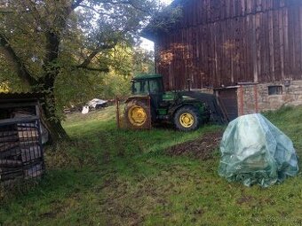 Traktor s čelním nakládačem