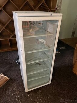 Chladicí vitrína Beko