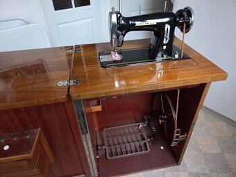 šicí stroj Minerva