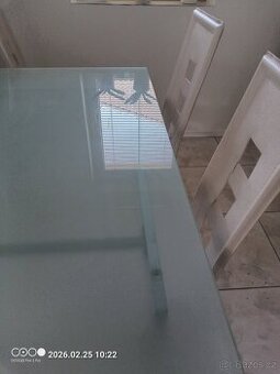 Prodám skleněný stůl jidelni