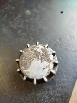 víčko nádrže JAWA 550/555 pařez