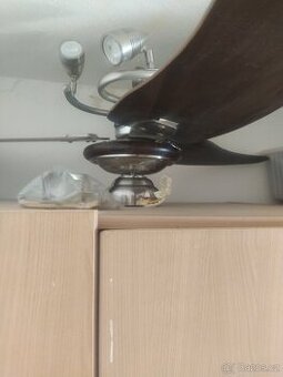 Větrák že svetlem