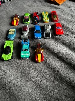 12× sběratelská autíčka