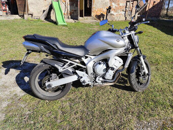 YAMAHA FZ6