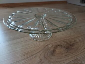 Skleněný podnos na dort
