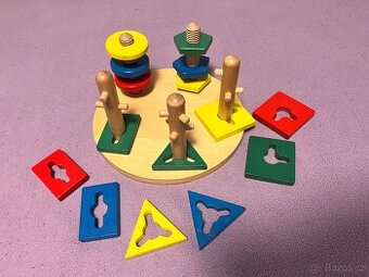 Drevena Montessori skladacka s geometrickymi tvary