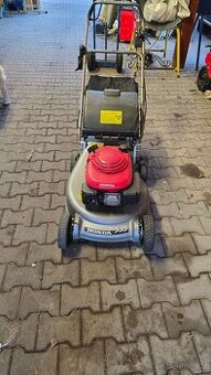 Zahradní sekačka Honda hrd535