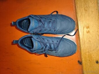 Skechers