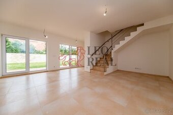 ½ rodinného domu o dispozici 5+kk, 150 m2 + zahrada + 2 park
