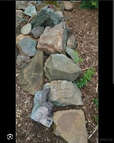 Kameny na skalku nebo do základů