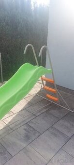 Skluzavka do bazénu