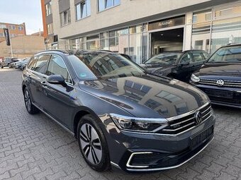 VW Passat B8 GTE 1.4 eTSI 160kW DSG Tažné Matrix Kamera Navi