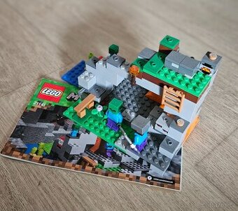 Minecraft Lego jeskyně se zombie 21141