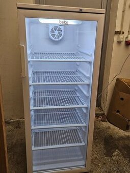 Prosklená lednice Beko