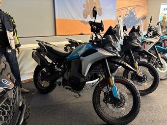 Cf moto 800 MTX + dárky ( Předváděcí stroj k zapůjčení)
