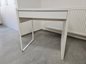 Dětský psací stůl IKEA  s výsuvným šuplíkem