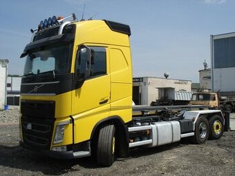 Volvo FH 500 Hakový nosič kontajnerov.