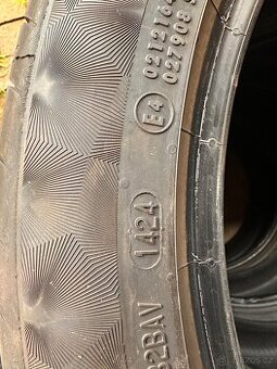 Letní pneu 235/45 R18 continental