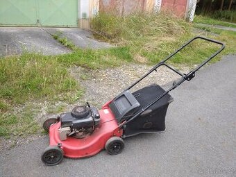 Benzínová sekačka na trávu MTD 46cm