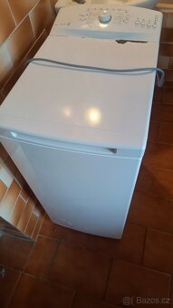 REZERVACE Daruji pračku Whirlpool za odvoz, méně topí