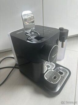 Kávovar Nespresso De’Longhi Gran Lattissima včetně kapslí a