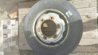 Disky a pneu na nákladní vozidlo