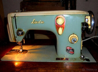 Šicí stroj Lada s elektrickým pohonem