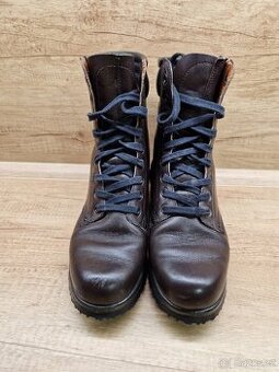 Vojenské vycházkové boty