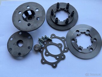 šestikolíková spojka na mopeda stadion