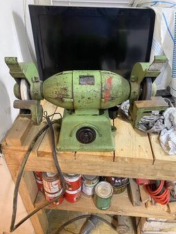 Bruska dvoukotoučová