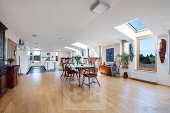 Prodej nadstandardního bytu 7+kk/3xGS/2xPS v centru prestižn