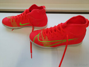 KOPAČKY /FOTBALOVÉ SÁLOVKY NIKE JR MERCURIAL SUPERFLY VEL 36