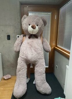 Velký plyšový medvěd