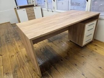 Masivní stůl s pojízdnou skříňkou