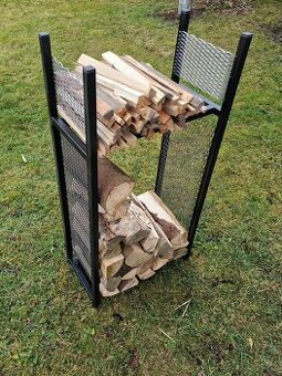 Stojan na dřevo ke krbu