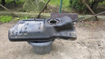 Jeep grand cherokee 3.0 crd nádrž na opravu