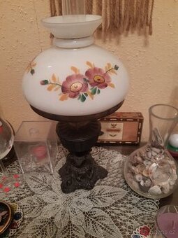 Prodám starou petrolejovou lampu na elektřinu, pozůstalost