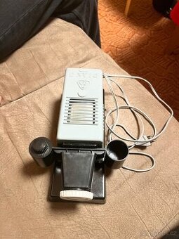 Retro diaprojektor DIAX 3 – Chemoplast Brno (včetně krabice)
