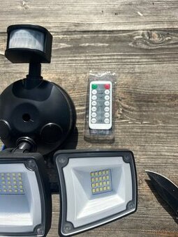 Nové venkovní pohybové LED světlo na dálkové ovládání.