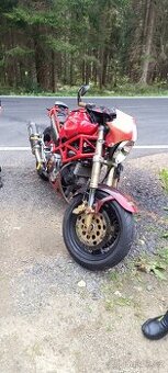 Ducati Monster 900M