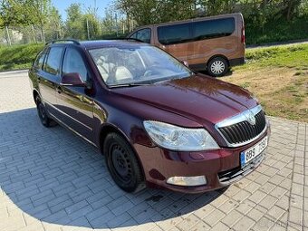 Škoda Octavia Combi 2.0 TDI 10/2010 Laurin & Klement