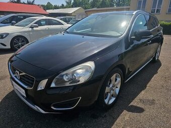 VOLVO V60 2012 T6 224 kW AWD 4x4 R-DESIGN,NAVI,PARK.KAMERA