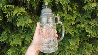Starý sklěněný korbel do vaší sbírky. Výška 24cm, klrásný