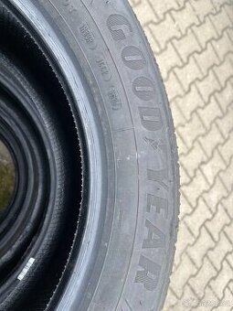 Prodám letní pneu GOOD / YEAR 215 / 55 R17 94V