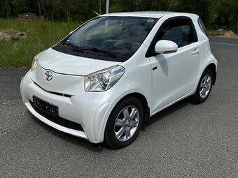 Toyota IQ 1.0i 50kw, r.2009, STK, klimatizace, 3.majitel